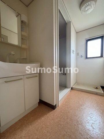 物件内観写真6　(使いやすい洗面所です)