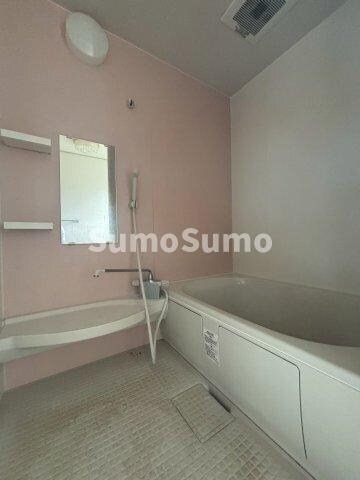 物件内観写真9　(コンパクトで使いやすいお風呂です)