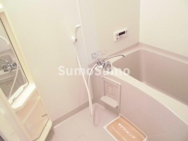 浴室(コンパクトで使いやすいお風呂です)