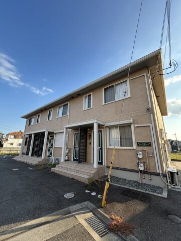 物件外観写真1　(きれいな外観です)