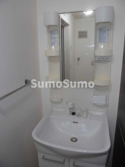 物件内観写真8　(コンパクトで使いやすい洗面所)