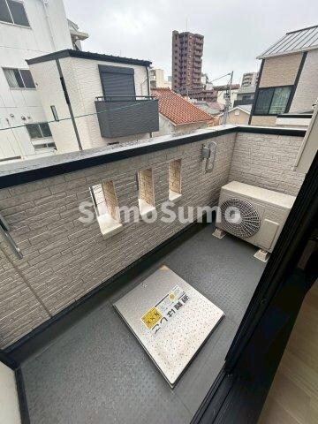 物件内観写真8　(広々としたバルコニーです)