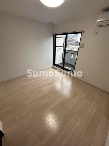 物件内観写真10　(ゆったりとしたリビングです)