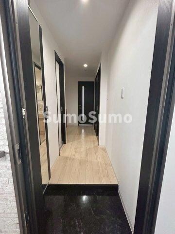 物件内観写真18　(明るい玄関です)