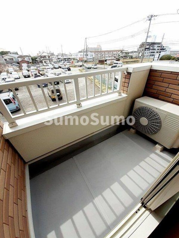 バルコニー(外からの目が気にならないバルコニーで洗濯物が干せます)