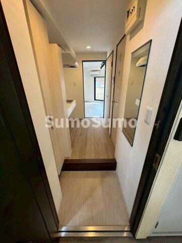 物件内観写真4　(収納もある玄関です)