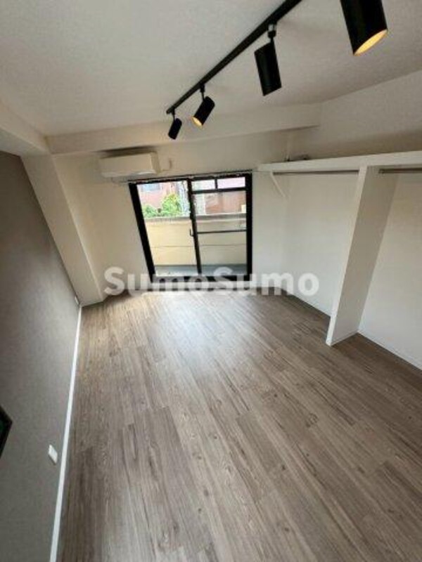 洋室(使い勝手のいい洋室です)