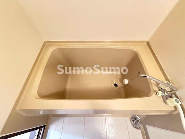 浴室(コンパクトで使いやすいお風呂です)