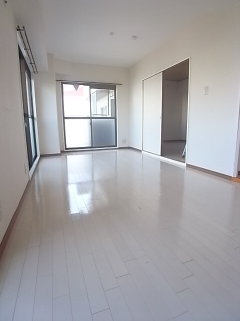 物件内観写真5　(使いやすいリビングです)