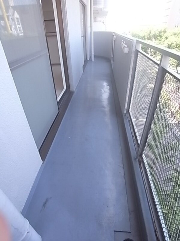 バルコニー(お洗濯にも便利なバルコニー付き)