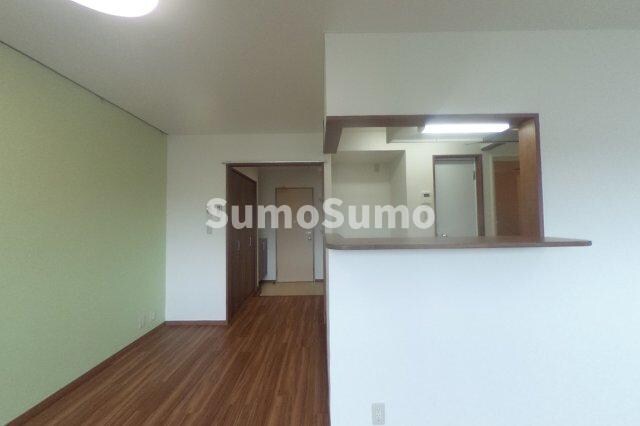 物件内観写真5　(おしゃれな居間です)