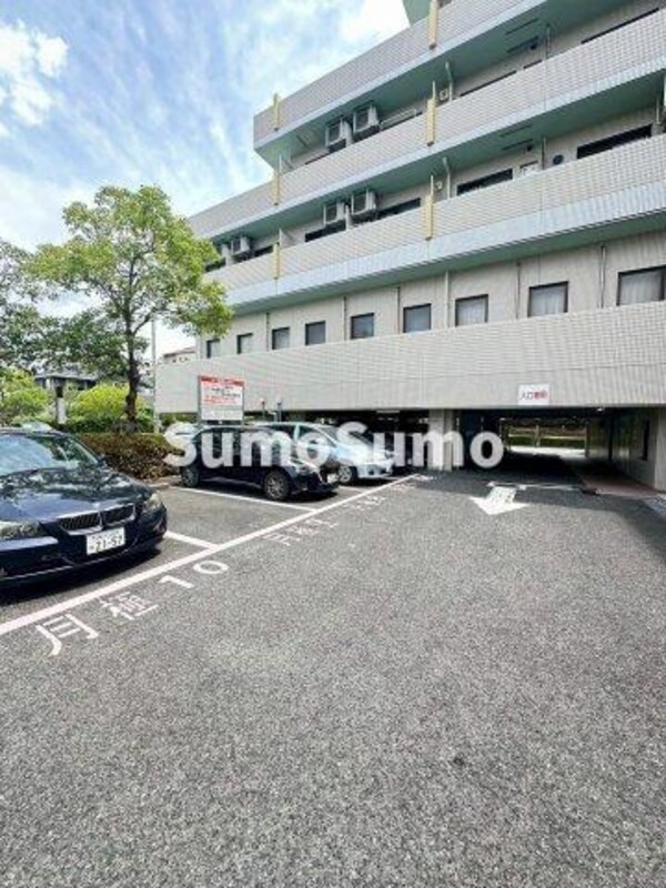 駐車場(駐車場に車を止められます)