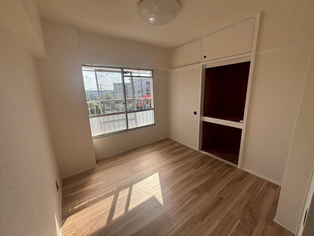 物件内観写真7　(使い勝手のいい洋室です)