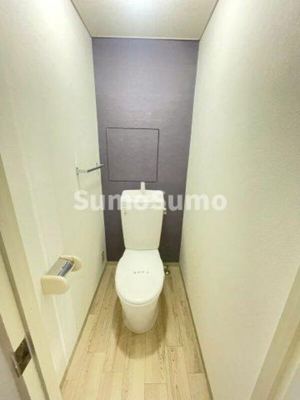 トイレ(落ち着いた色調のトイレです)