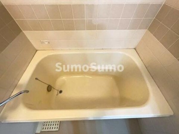 浴室(日々の疲れを癒すお風呂付です)