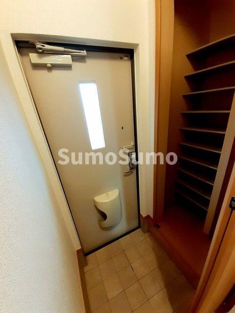 物件内観写真2　(きれいな玄関です)