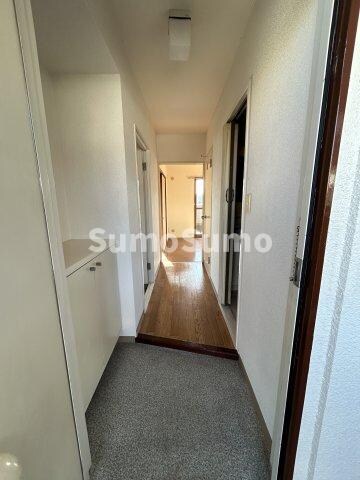 物件内観写真4　(落ち着いた玄関です)