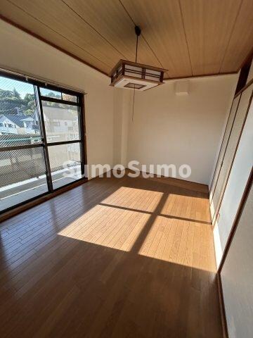 物件内観写真5　(おしゃれなリビングです)