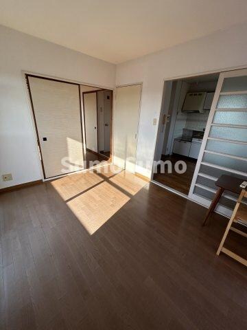 物件内観写真7　(ゆったりとした居間です)