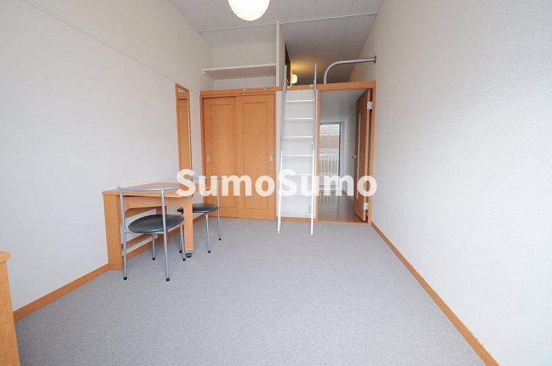 物件内観写真3　(ゆったり過ごせるリビングです)