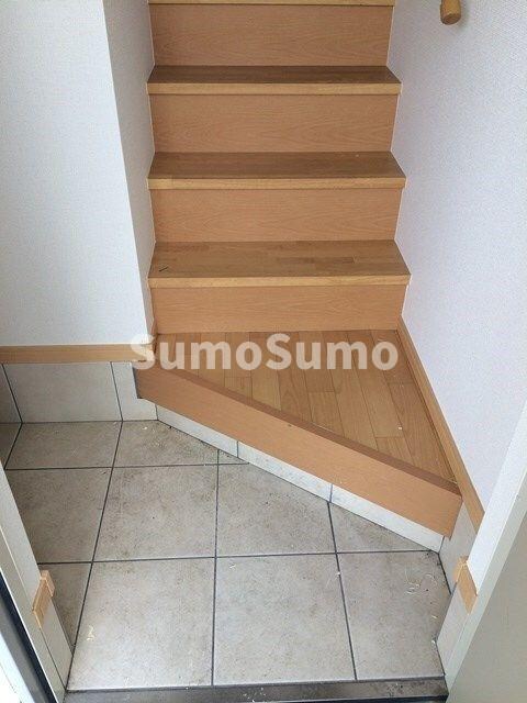 物件内観写真4　(収納もある玄関です)