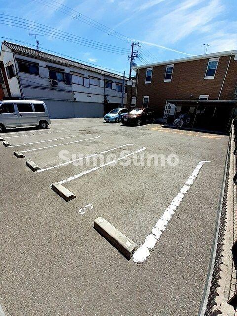 物件外観写真2　(駐車場に車を止められます)