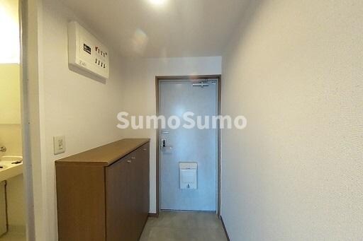 物件内観写真2　(明るい玄関です)