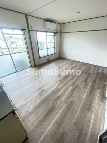 物件内観写真3　(ゆったりとしたリビングです)