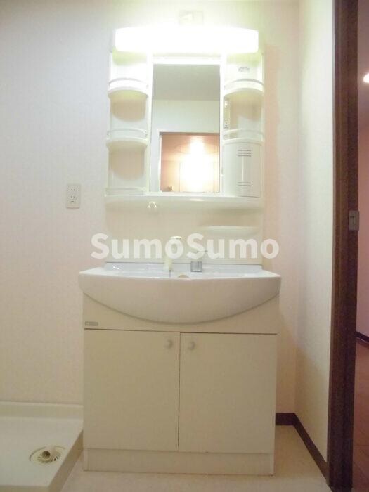 物件内観写真9　(コンパクトで使いやすい洗面所)