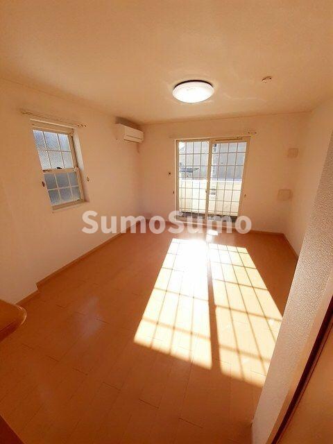 物件内観写真4　(使いやすい居間です)