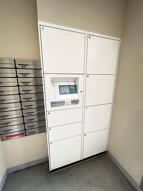 物件外観写真2　(便利な宅配ボックス完備♪)