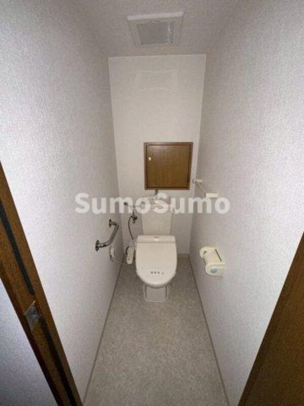 トイレ(落ち着いた色調のトイレです)