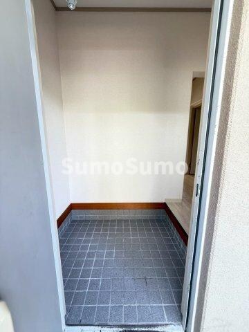 物件内観写真3　(シンプルで使いやすい玄関です)