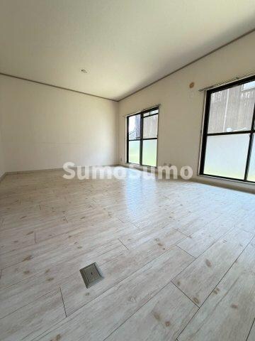 物件内観写真5　(使いやすいリビングです)