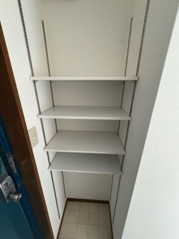 収納(小物を収納するのに便利です)