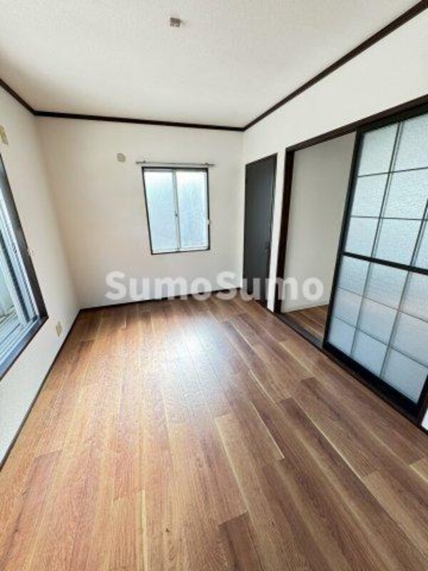寝室(落ち着いて過ごせるお部屋なので、寝室にいかがでしょうか)