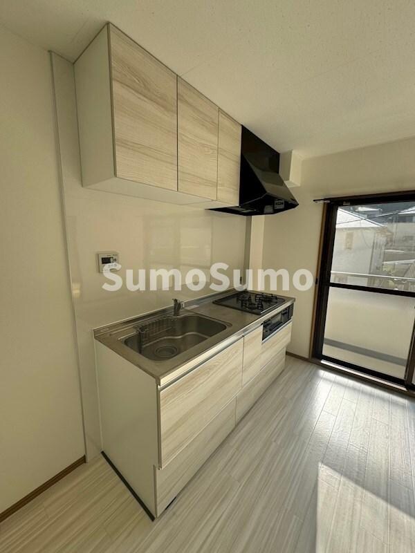 物件内観写真8　(コンパクトなキッチンで掃除もラクラク)