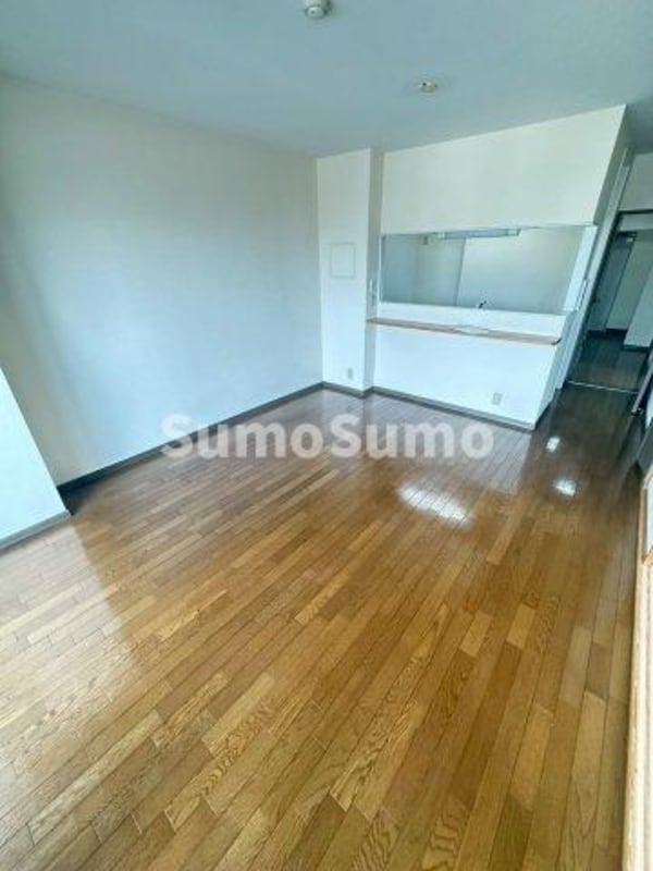 居室(こちらの居間で趣味の時間をお楽しみください)