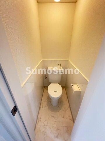 物件内観写真8　(落ち着いた色調のトイレです)