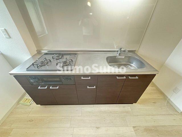 物件内観写真16　(コンパクトなキッチンで掃除もラクラク)