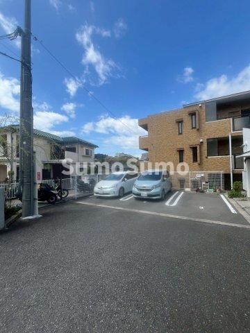 物件外観写真2　(駐車場完備です)