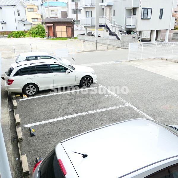 物件外観写真2　(駐車場があります)