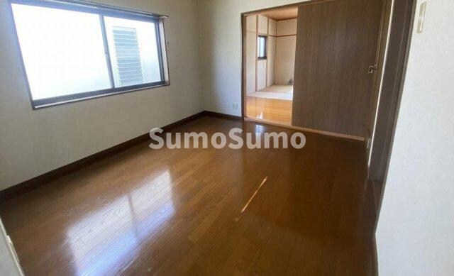 物件内観写真2　(ゆったり過ごせるリビングです)