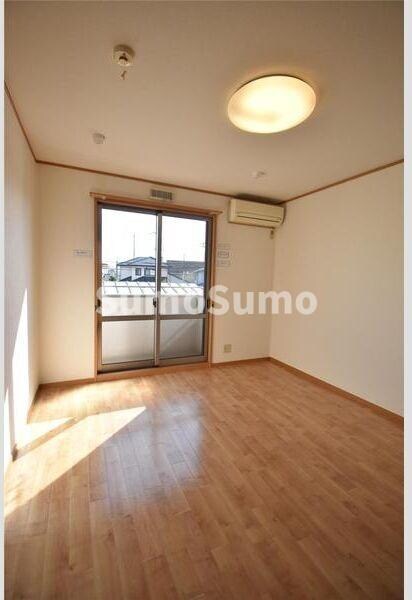 物件内観写真5　(開放的な寝室です)