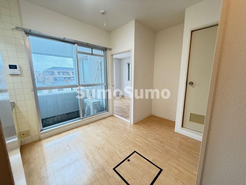 物件内観写真5　(使いやすい居間です)