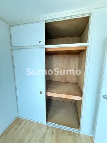 物件内観写真7　(小物を収納するのに便利です)