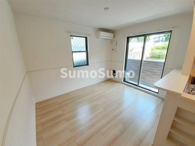 物件内観写真4　(ゆったり過ごせるリビングです)