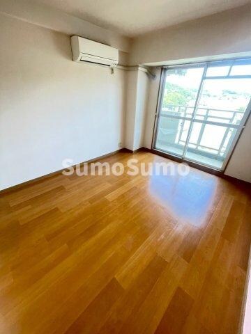 物件内観写真5　(おしゃれな居間です)