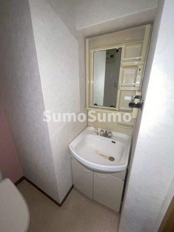 物件内観写真10　(明るい洗面所です)