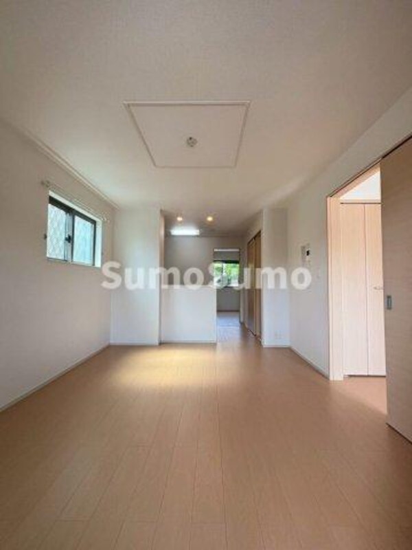 居室(おしゃれな居間です)